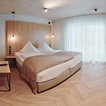 ゾンネ ホテル 4*